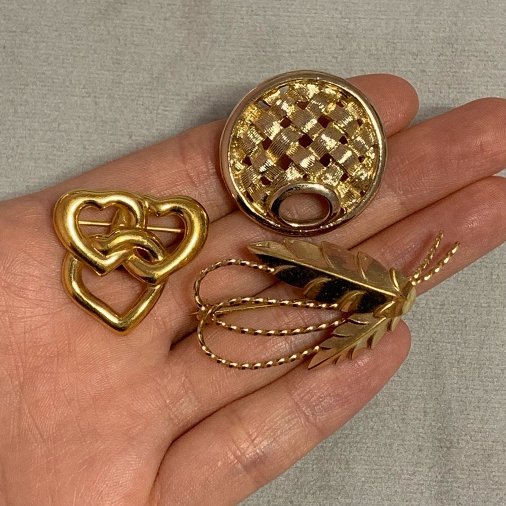 Vintage Designer Gold-Tone Brooch Set - Picture 8 of 8